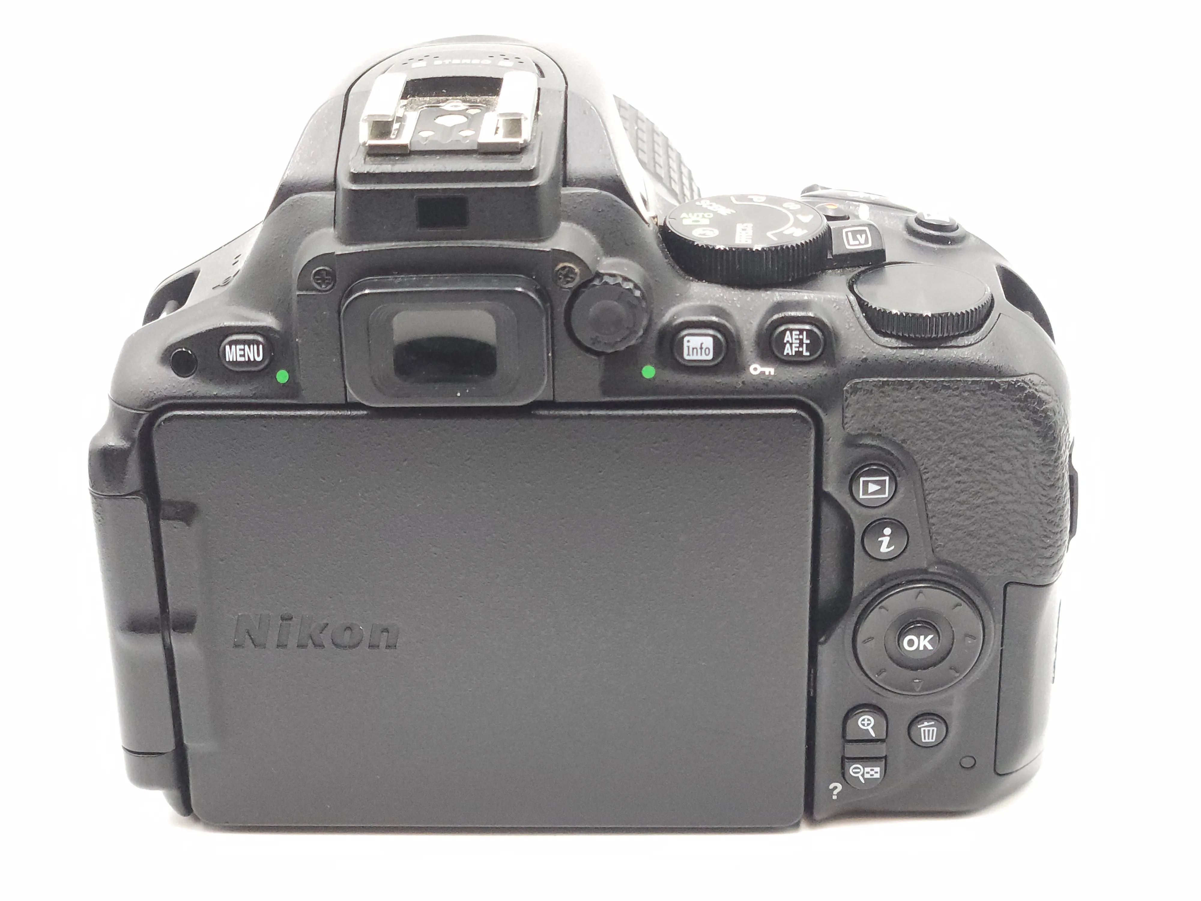 USED Nikon D5500 DSLR w/ 18-55 Kit Black